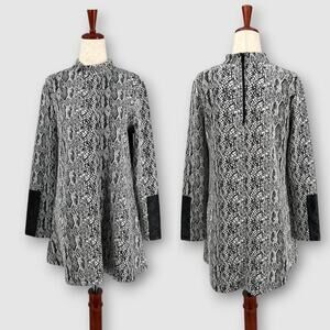 Tyler Boe Black & White Snakeskin Print  Long Sleeve Tunic Size XS